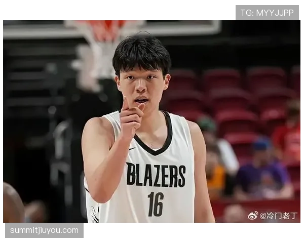 杨瀚森上场像上班，下场像富二代，这反差我顶不住